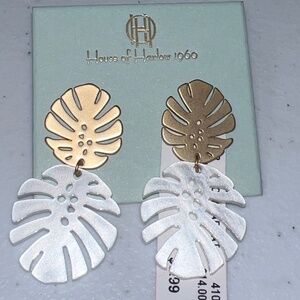 Super cute House of Harlow Palm leaf earrings